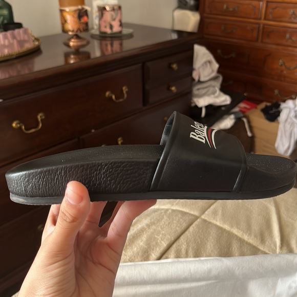Balenciaga pool slides😻 - Picture 6 of 8